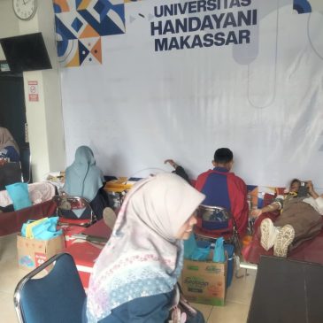 MEMPERINGATI HARI KESEHATAN NASIONAL, HIMAKUM UHM DAN BMKI LAKUKAN KEGIATAN SOSIAL